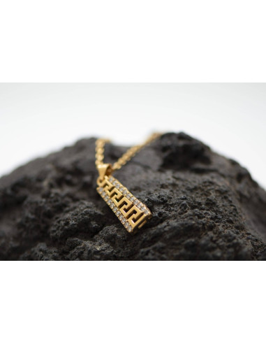 PENDENTIF CLÉ GRECQUE PLAQUÉ OR 18K ET OXYDE DE ZIRCONIUM CHAINE EN ACIER