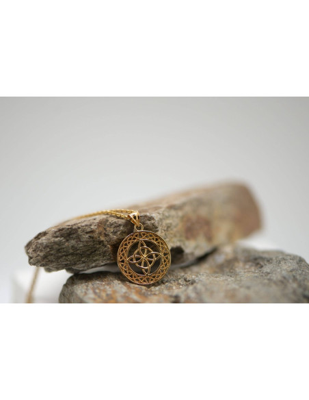 PENDENTIF FILIGRANE NŒUD DE SORCIÈRE PLAQUÉ OR 18K - CHAINE EN ACIER